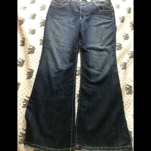 Curvy low rise jeans